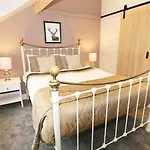 Shepherd's Crook Apartment